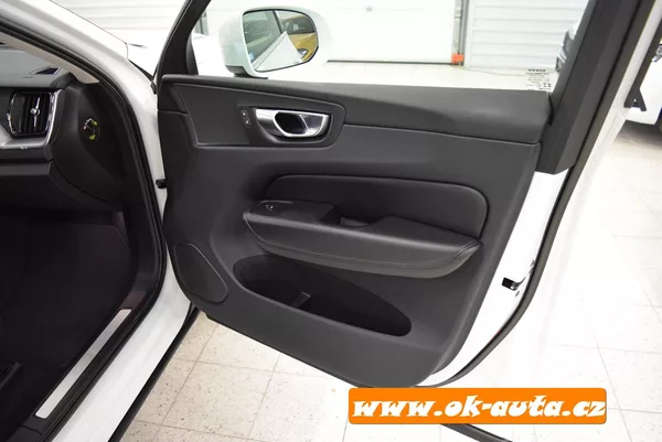 Volvo XC60 2.0 B4 AWD MOMENTUM 2022 - foto 22