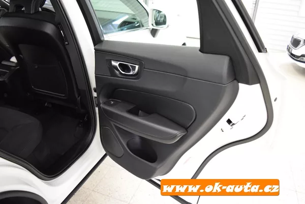Volvo XC60 2.0 B4 AWD MOMENTUM 2022 - foto 23