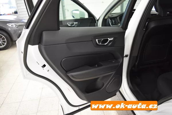 Volvo XC60 2.0 B4 AWD MOMENTUM 2022 - foto 25