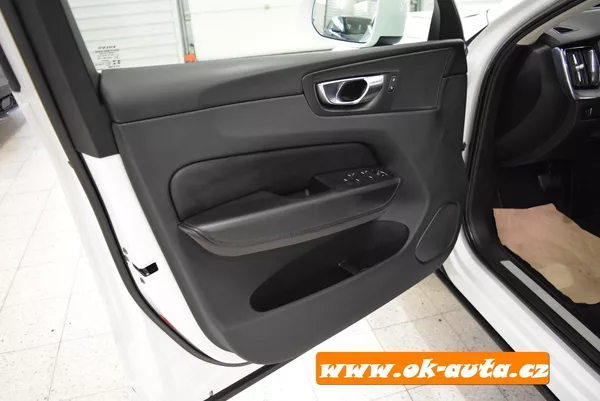 Volvo XC60 2.0 B4 AWD MOMENTUM 2022 - foto 26