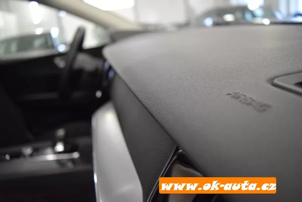 Volvo XC60 2.0 B4 AWD MOMENTUM 2022 - foto 30