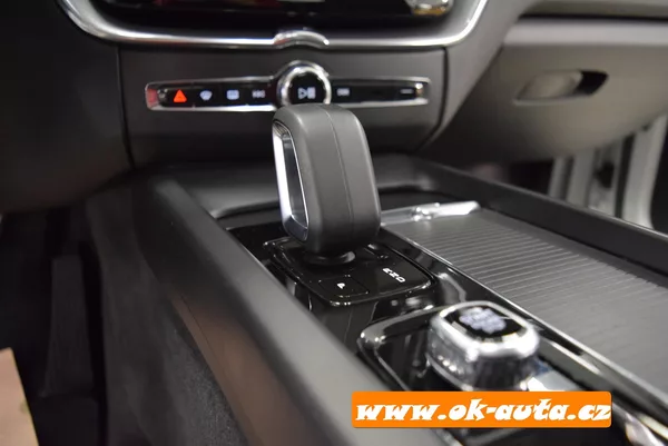 Volvo XC60 2.0 B4 AWD MOMENTUM 2022 - foto 32