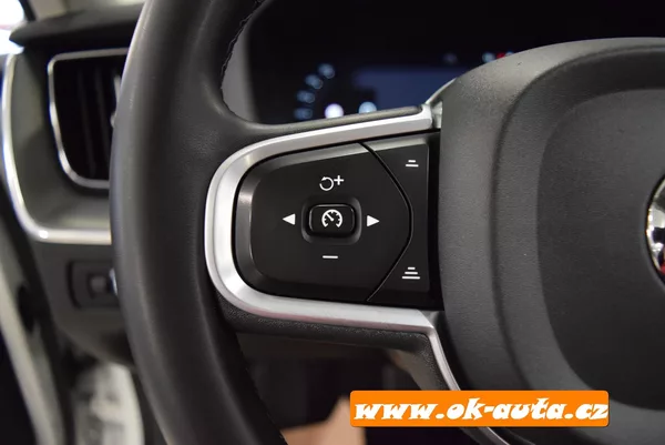 Volvo XC60 2.0 B4 AWD MOMENTUM 2022 - foto 43