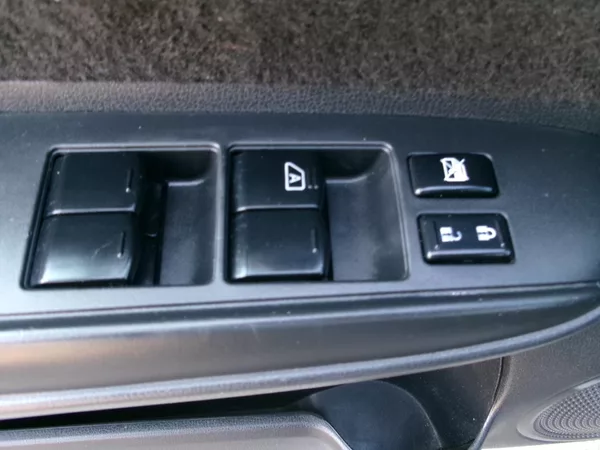 Nissan Note 1.2i AC BT HF ALU TEMP - foto 23