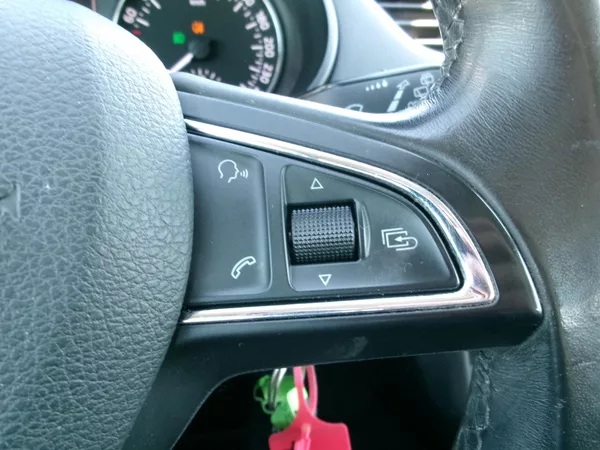 Škoda Octavia 1,4 TSI AC BT NAVI TEMP - foto 19