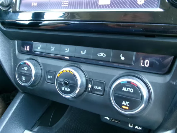 Škoda Octavia 1,4 TSI AC BT NAVI TEMP - foto 21