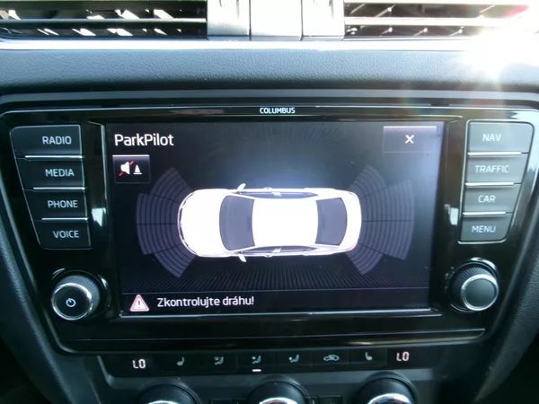 Škoda Octavia 1,4 TSI AC BT NAVI TEMP - foto 25