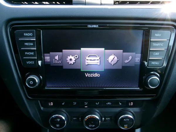 Škoda Octavia 1,4 TSI AC BT NAVI TEMP - foto 28
