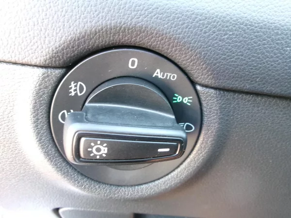 Škoda Octavia 1,4 TSI AC BT NAVI TEMP - foto 29
