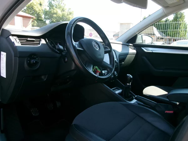 Škoda Octavia 1,4 TSI AC BT NAVI TEMP - foto 33