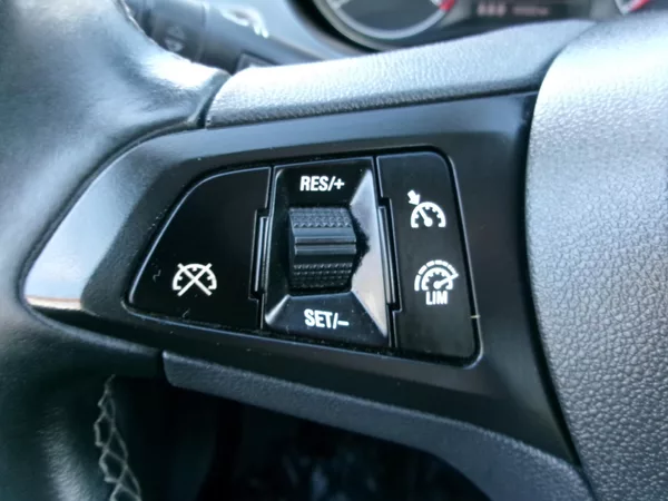 Opel Corsa 1,4T KLIMA TEMP ALU ČR - foto 15