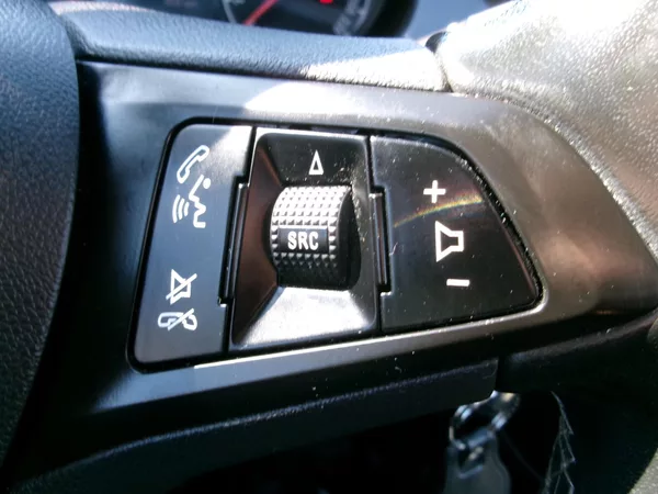 Opel Corsa 1,4T KLIMA TEMP ALU ČR - foto 16