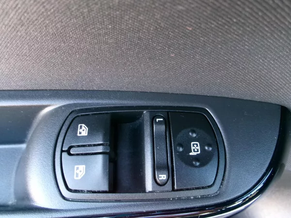 Opel Corsa 1,4T KLIMA TEMP ALU ČR - foto 20