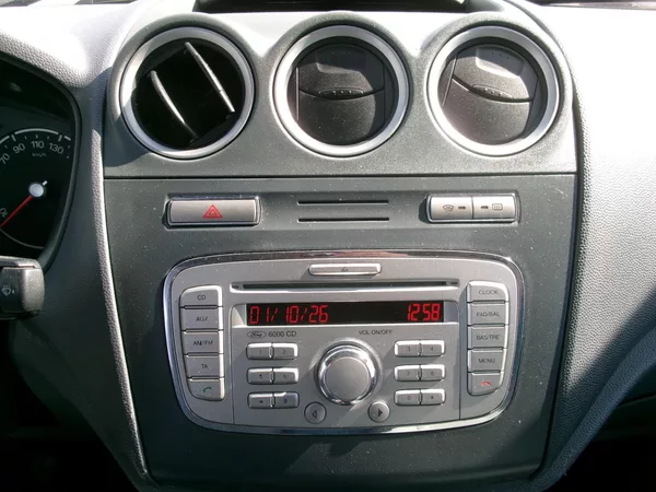 Ford Tourneo Connect 1,8 TDCi KLIMA TAŽNÉ - foto 18