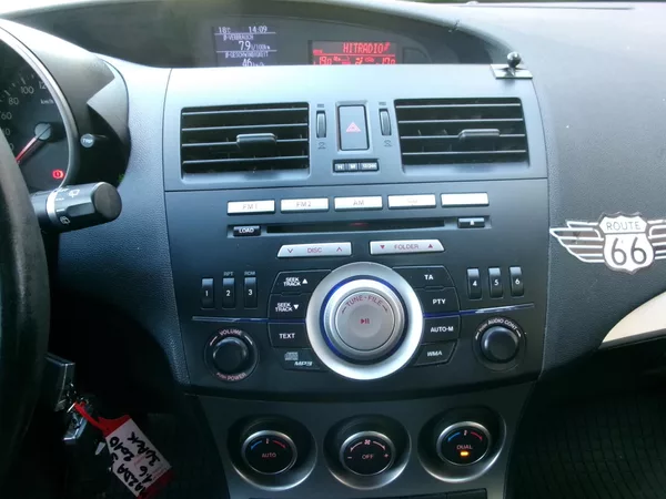 Mazda 3 1,6 16V AUTOKLIMA 90th EDITION - foto 15