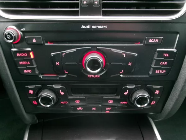 Audi A4 2,0TDI AC TEMP VÝHŘEV ALU - foto 17