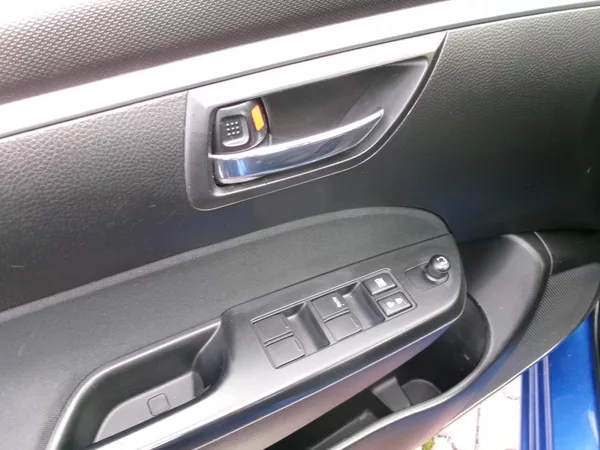 Suzuki Swift 1,3i KLIMA 4x4 VÝHŘEV USB - foto 10