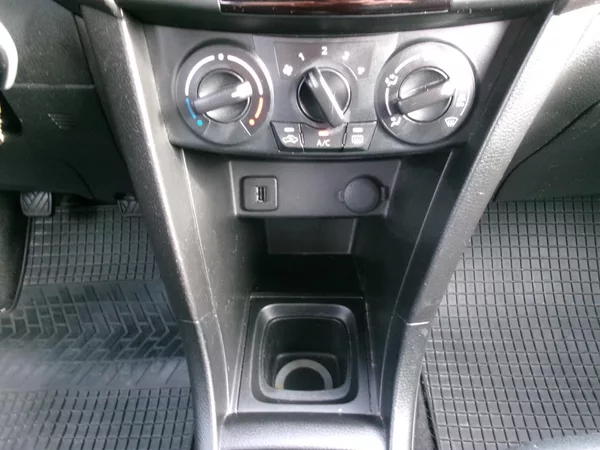 Suzuki Swift 1,3i KLIMA 4x4 VÝHŘEV USB - foto 23