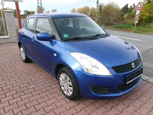 Suzuki Swift 1,3i KLIMA 4x4 VÝHŘEV USB - foto 3