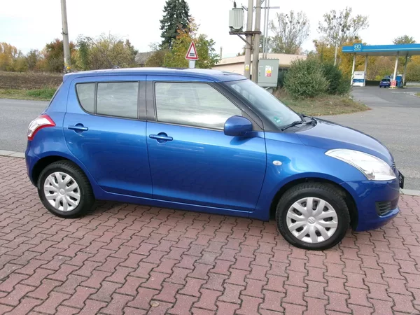 Suzuki Swift 1,3i KLIMA 4x4 VÝHŘEV USB - foto 4