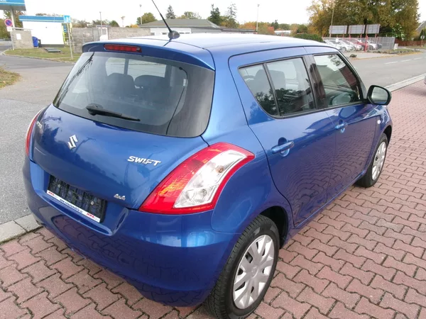 Suzuki Swift 1,3i KLIMA 4x4 VÝHŘEV USB - foto 5