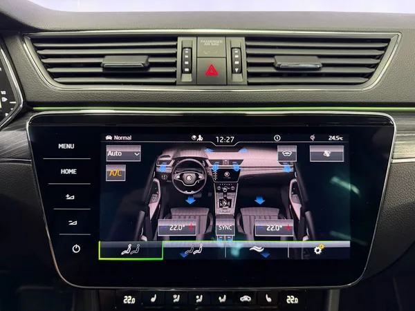 Škoda Superb 2.0 TDI DSG STYLE PLUS, DCC, A - foto 17