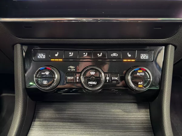 Škoda Superb 2.0 TDI DSG STYLE PLUS, DCC, A - foto 23