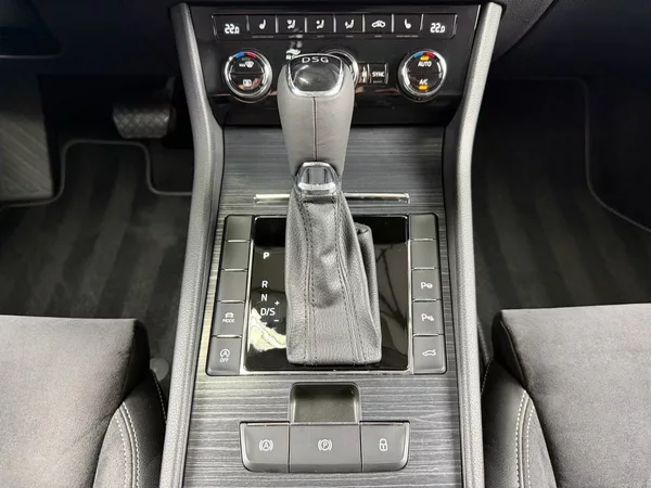 Škoda Superb 2.0 TDI DSG STYLE PLUS, DCC, A - foto 24