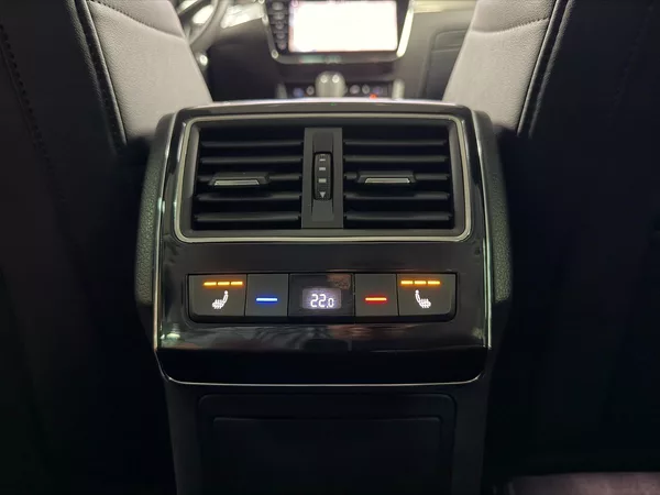 Škoda Superb 2.0 TDI DSG STYLE PLUS, DCC, A - foto 28