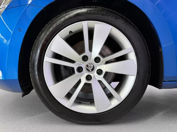 Škoda Superb 2.0 TDI DSG STYLE PLUS, DCC, A - foto 8