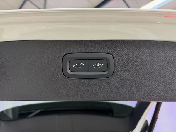 Volvo XC90 B5 AWD PLUS DARK PREMIUM, PANO - foto 31