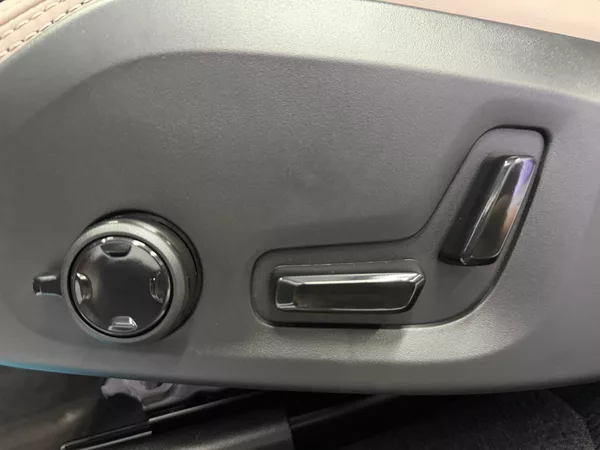 Volvo XC90 T8 AWD DARK PLUS, CHARCOAL, VZ - foto 25