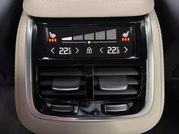 Volvo XC90 T8 AWD DARK PLUS, CHARCOAL, VZ - foto 28