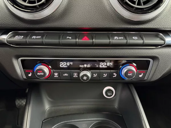Audi A3 1.6 TDI LIMOUSINE SPORT, NAVIG - foto 17