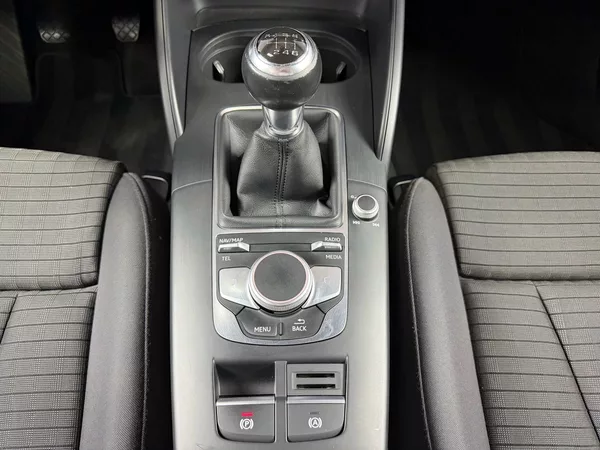Audi A3 1.6 TDI LIMOUSINE SPORT, NAVIG - foto 18