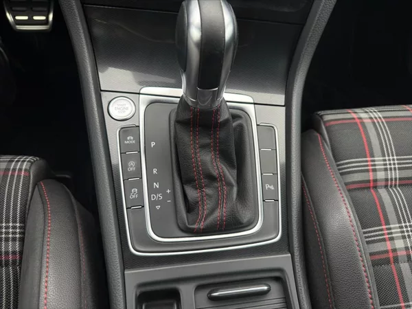 Volkswagen Golf 2.0 GTI DSG - foto 11