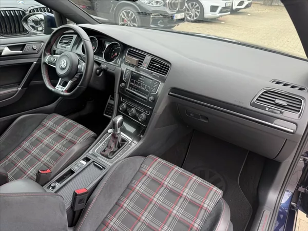 Volkswagen Golf 2.0 GTI DSG - foto 9