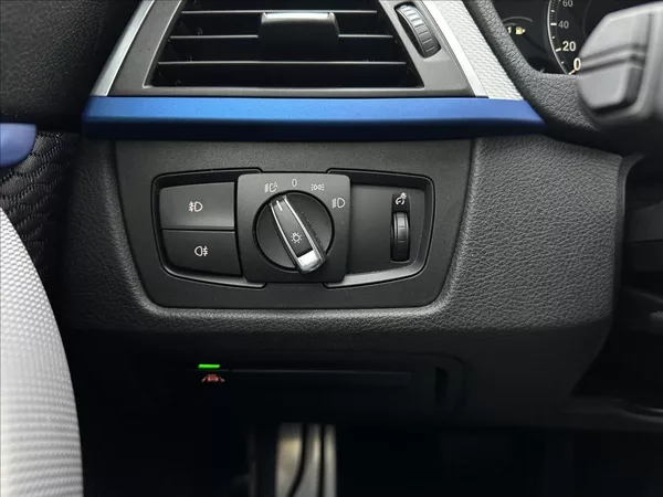 BMW Řada 3 330d GT M-Paket xDrive - foto 17
