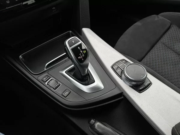 BMW Řada 3 330d GT M-Paket xDrive - foto 20
