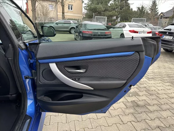 BMW Řada 3 330d GT M-Paket xDrive - foto 29