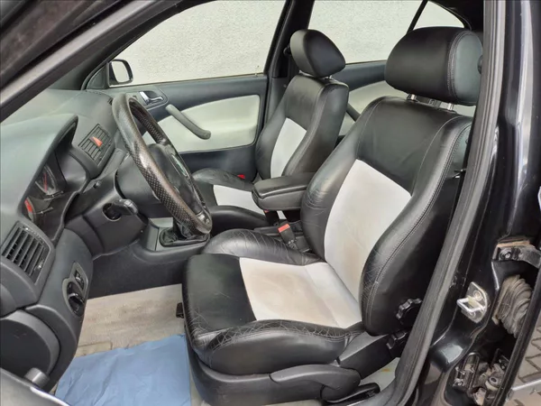 Škoda Octavia 1,8 Turbo RS 163T/Km !! - foto 12