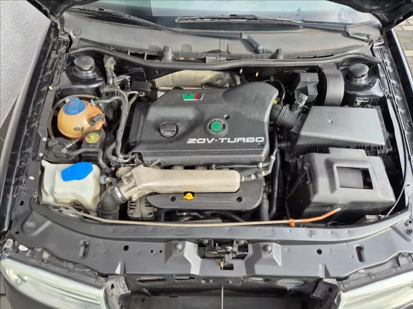 Škoda Octavia 1,8 Turbo RS 163T/Km !! - foto 25