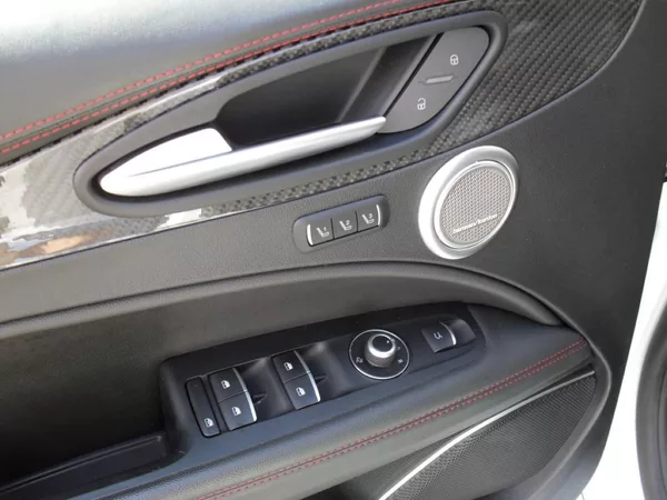Alfa Romeo Stelvio 2,9 Bi-Turbo V6 Quadrifoglio - foto 27