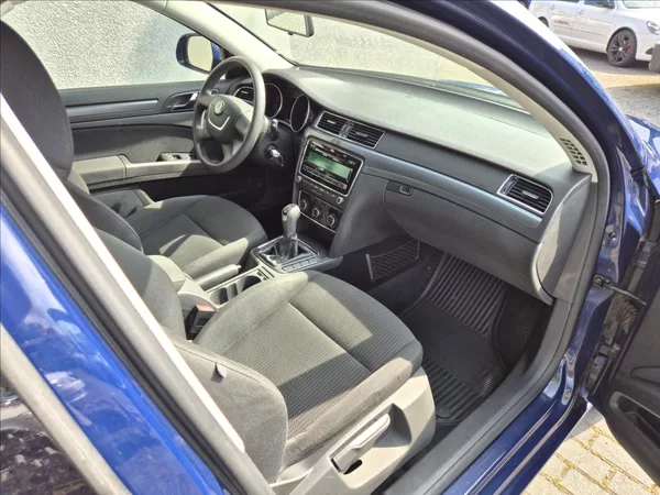 Škoda Superb 1,4 TSi 92Kw Klima ESP PDC - foto 23