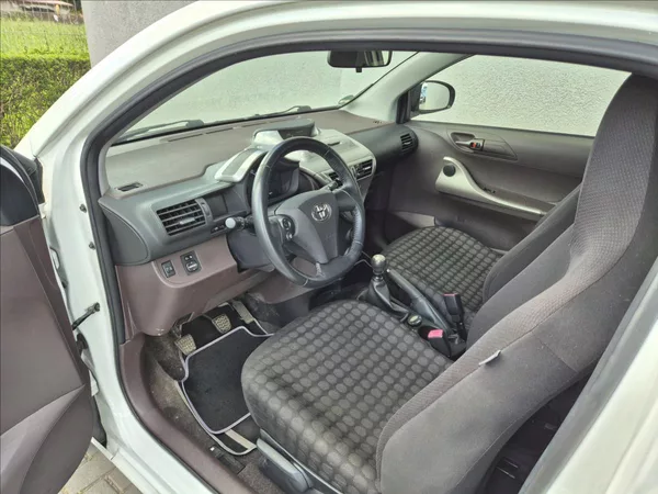 Toyota iQ 1,0 i 50Kw Klima Webasto ALU - foto 11