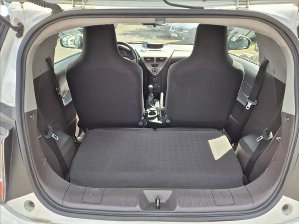 Toyota iQ 1,0 i 50Kw Klima Webasto ALU - foto 14