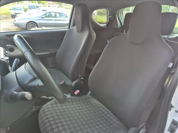 Toyota iQ 1,0 i 50Kw Klima Webasto ALU - foto 19