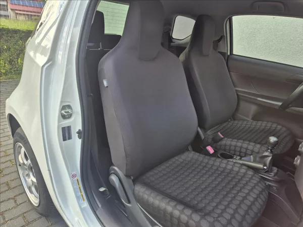 Toyota iQ 1,0 i 50Kw Klima Webasto ALU - foto 20