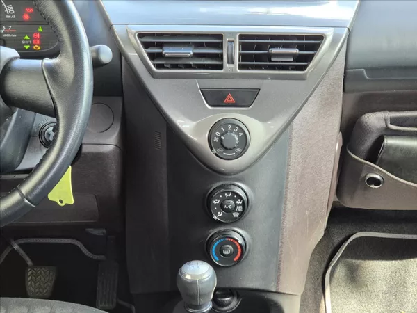 Toyota iQ 1,0 i 50Kw Klima Webasto ALU - foto 22