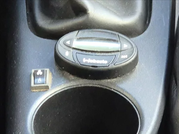 Toyota iQ 1,0 i 50Kw Klima Webasto ALU - foto 23